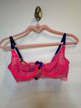 Victoria's Secret Hot Pink Lace Underwire Bra with Navy Straps